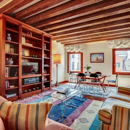 Biennale Terrace Apt Venedig