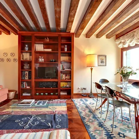 Biennale Terrace Apt * Venice