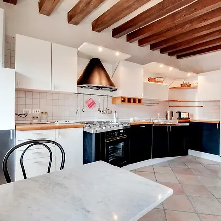 Biennale Terrace Apt Venedig