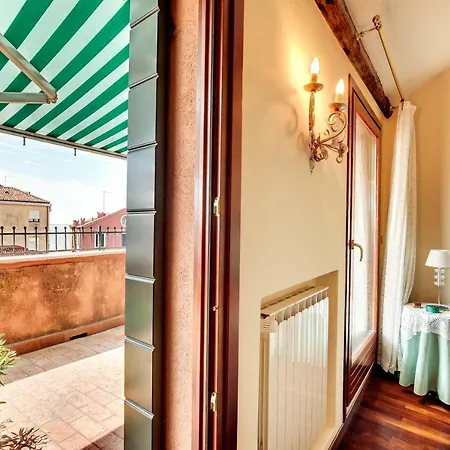 Biennale Terrace Apt Venedig